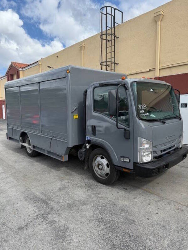 2018 Isuzu NRR's photo