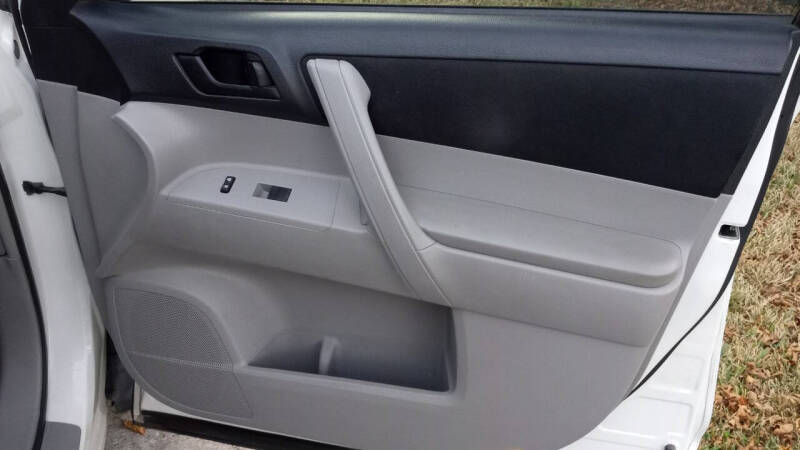 2011 Toyota Highlander SE