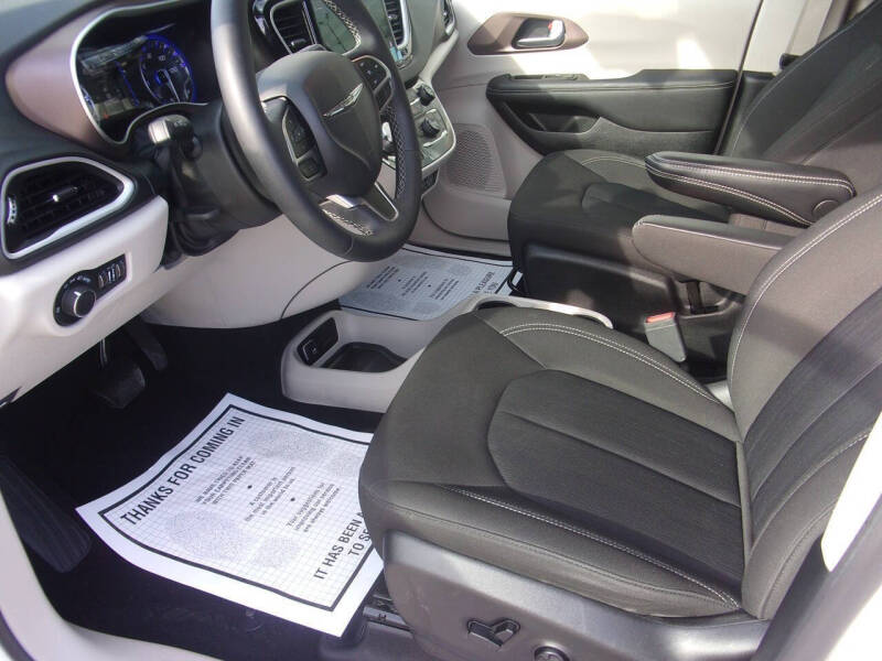 2024 Chrysler Voyager LX