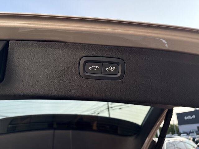 2024 Volvo XC90 Recharge T8 Ultimate Bright Theme 7P