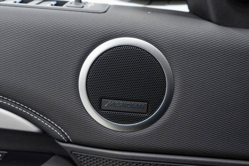 2023 Land Rover Discovery P300 S R-Dynamic