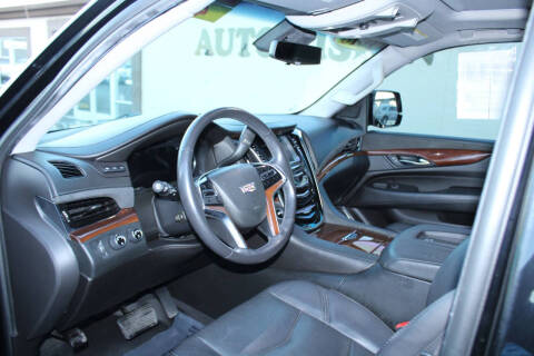 2018 Cadillac Escalade ESV Luxury