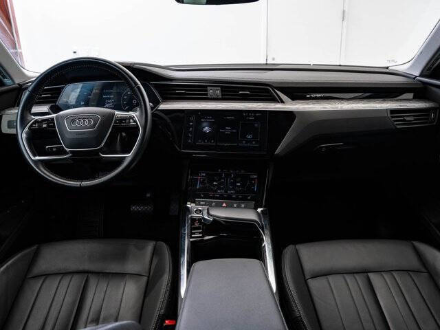 2021 Audi e-tron quattro Premium
