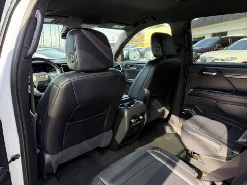 2024 GMC Acadia Elevation