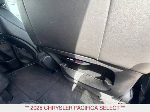 2025 Chrysler Pacifica Select
