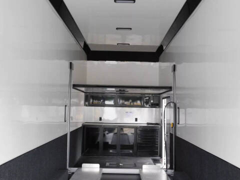 2025 United Trailers USH 28' Stacker Race Trailer L