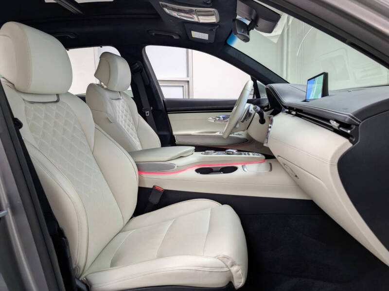 2025 Genesis Electrified GV70 Advanced