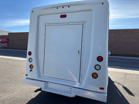 2017 Ford E-Series E-450 SD