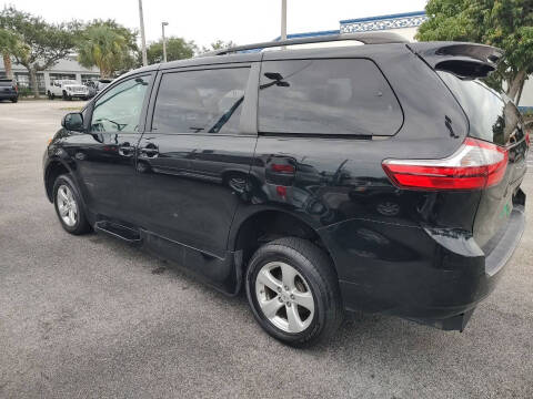 2015 Toyota Sienna LE 8-Passenger