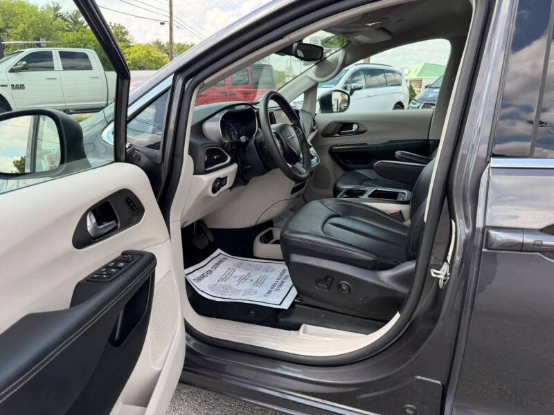 2023 Chrysler Pacifica Touring L