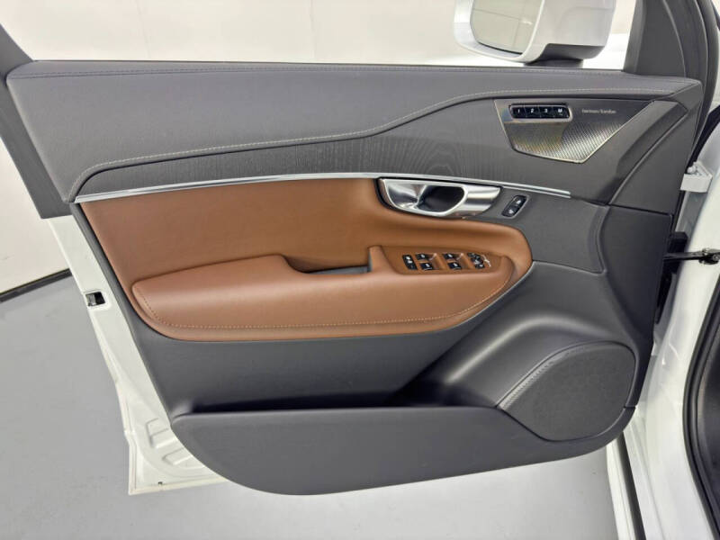 2022 Volvo XC90 Recharge T8 Inscription 7P