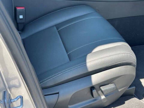 2025 VinFast VF8 Eco