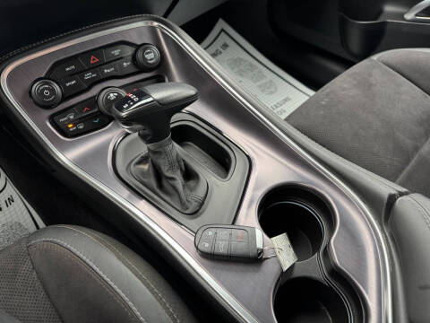 2017 Dodge Challenger 392 HEMI Scat Pack Shaker