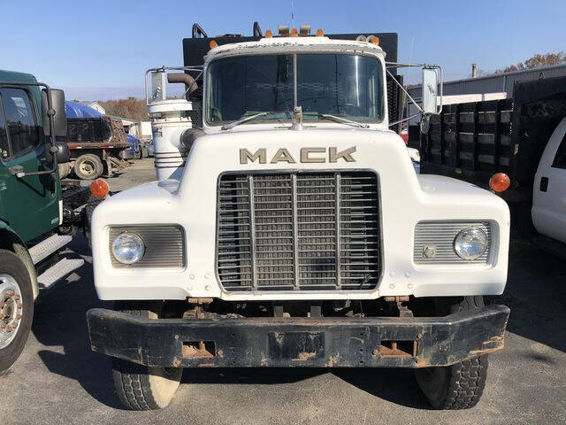 1988 Mack RD690SX