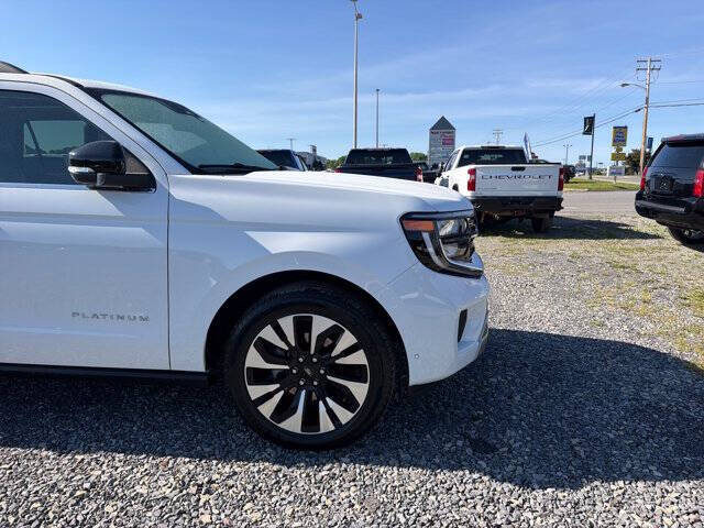 White 2025 Ford Expedition MAX Platinum 4x4 Platinum 4dr SUV 2