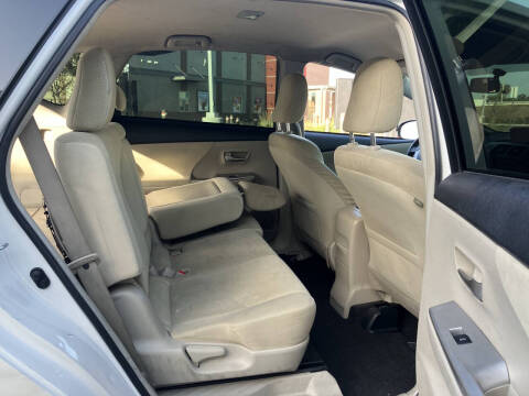 2014 Toyota Prius v Five