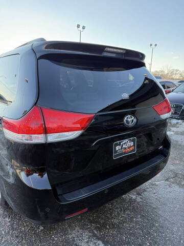 2013 Toyota Sienna XLE 8-Passenger