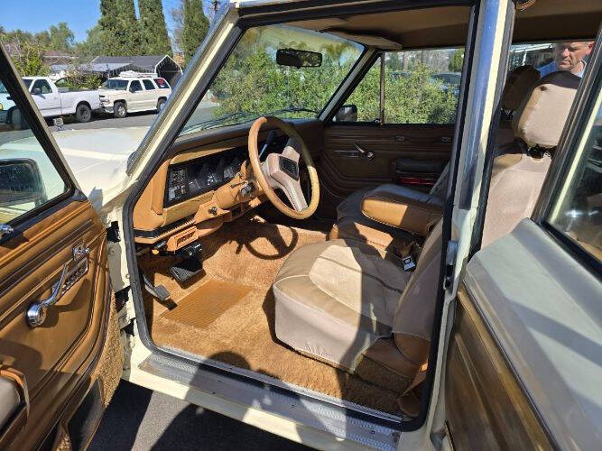 1986 Jeep Grand Wagoneer
