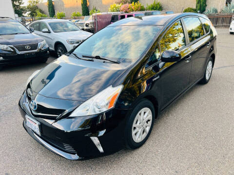 2014 Toyota Prius v Three