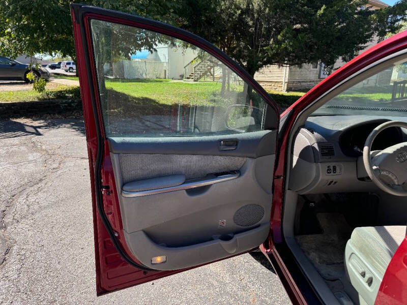 2008 Toyota Sienna LE photo 27