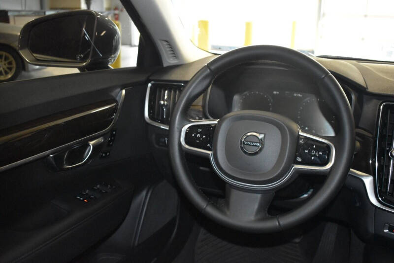 2017 Volvo S90 T5 Momentum