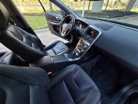 2016 Volvo XC60 T5 Drive-E Platinum