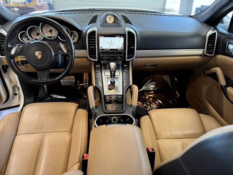 2014 Porsche Cayenne GTS