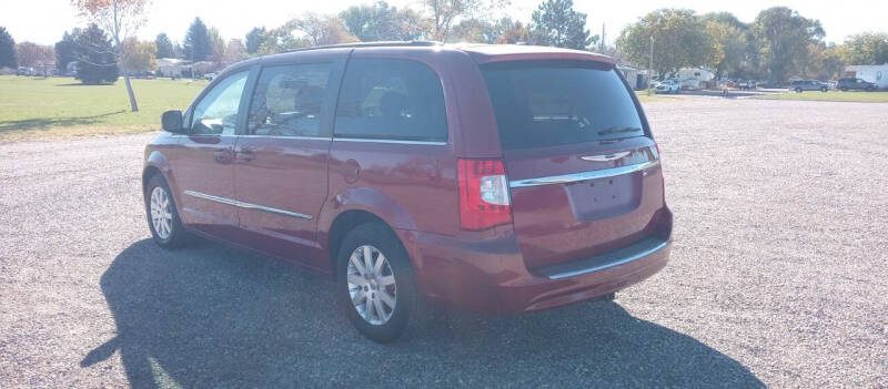 2011 Chrysler Town & Country Touring-L photo 3