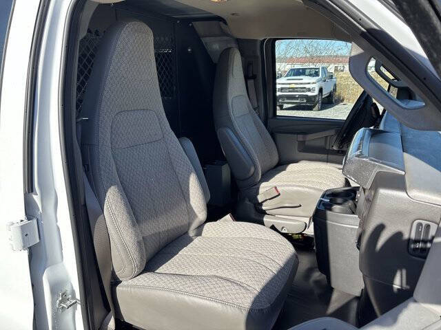 2025 Chevrolet Express 2500