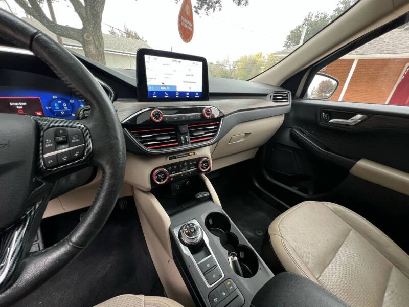 2020 Ford Escape Hybrid Titanium