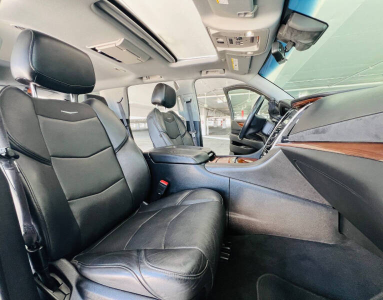 2017 Cadillac Escalade Luxury