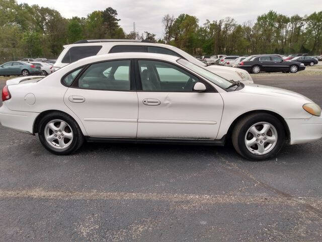 2003 Ford Taurus for sale at AFFORDABLE DISCOUNT AUTO in Humboldt TN