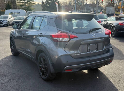 2020 Nissan Kicks SR