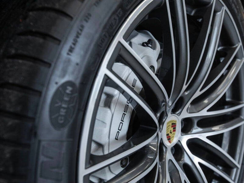 2021 Porsche Macan Turbo