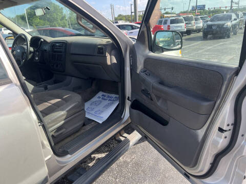 2004 Ford Explorer XLS