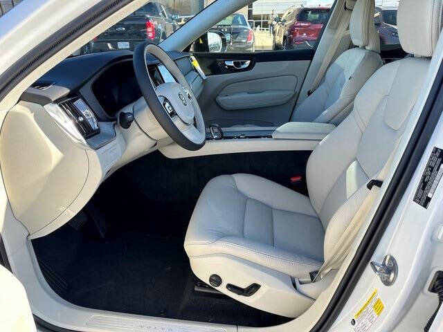 2025 Volvo XC60 T8 Plus Dark Theme