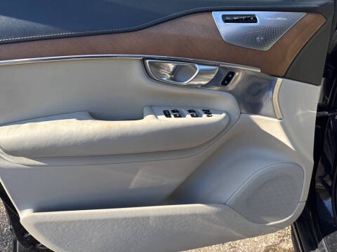 2017 Volvo XC90 T8 eAWD Inscription