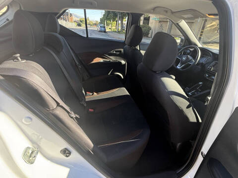 2020 Nissan Kicks SR