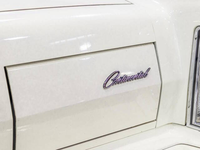 1977 Lincoln Mark V