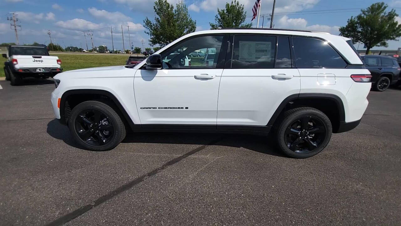 2024 Jeep Grand Cherokee for sale at Victoria Auto Sales in Victoria, MN