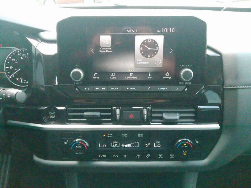 2025 Nissan Pathfinder SV