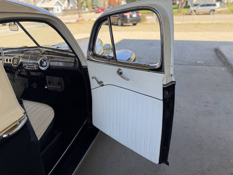 1948 Ford Super Deluxe