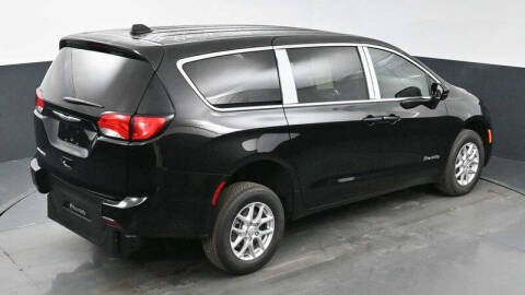 2025 Chrysler Voyager LX