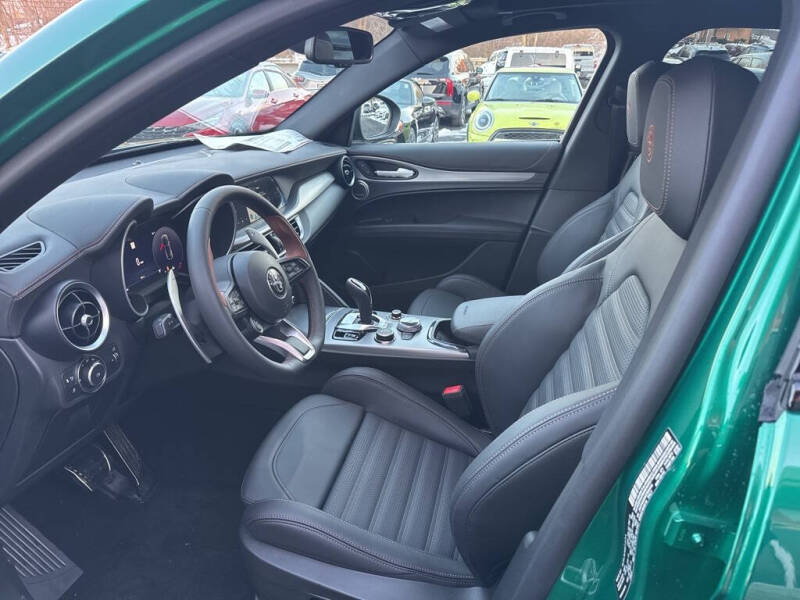 2025 Alfa Romeo Stelvio Intensa