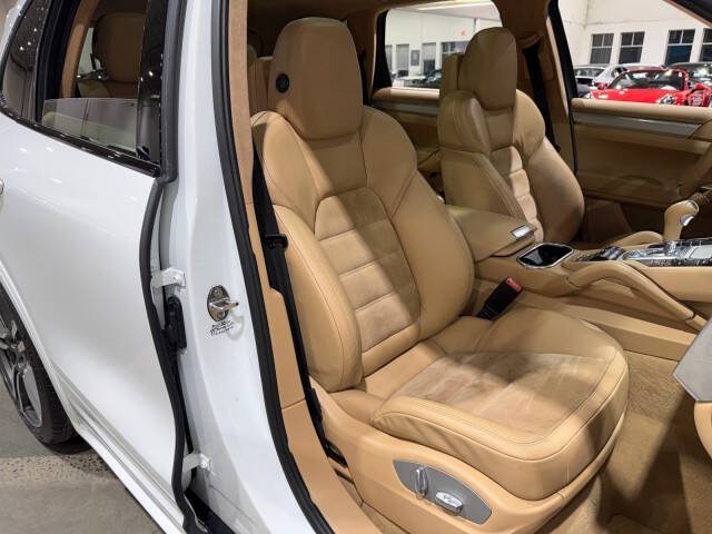 2013 Porsche Cayenne GTS