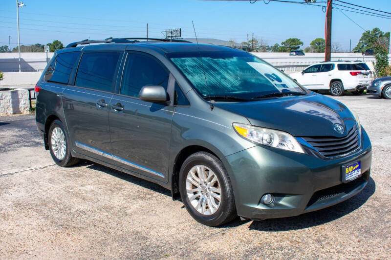2013 Toyota Sienna XLE 8-Passenger