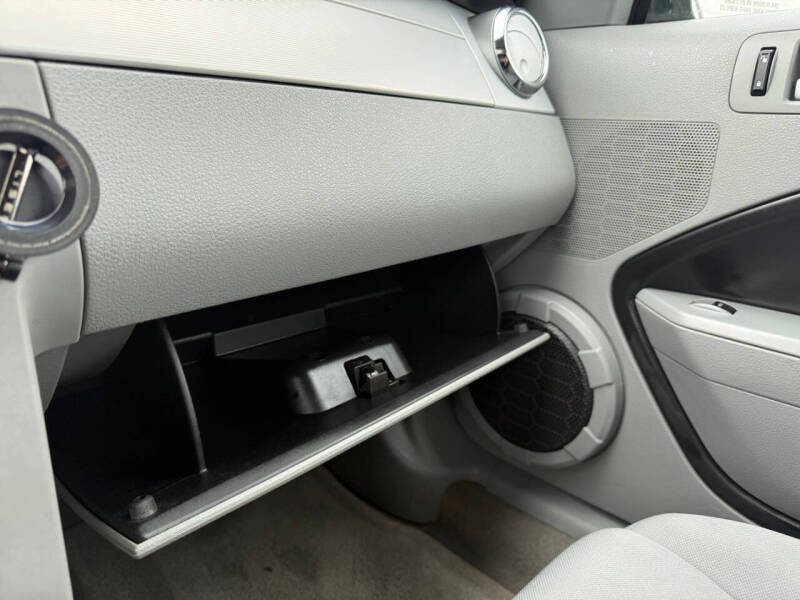 2005 Ford Mustang V6 Deluxe