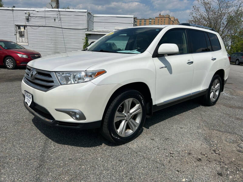 2013 Toyota Highlander for sale at ANDONI AUTO SALES in Worcester MA