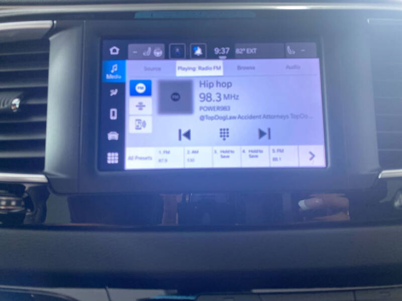 2024 Chrysler Voyager LX