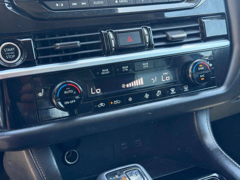 2022 Nissan Pathfinder SV